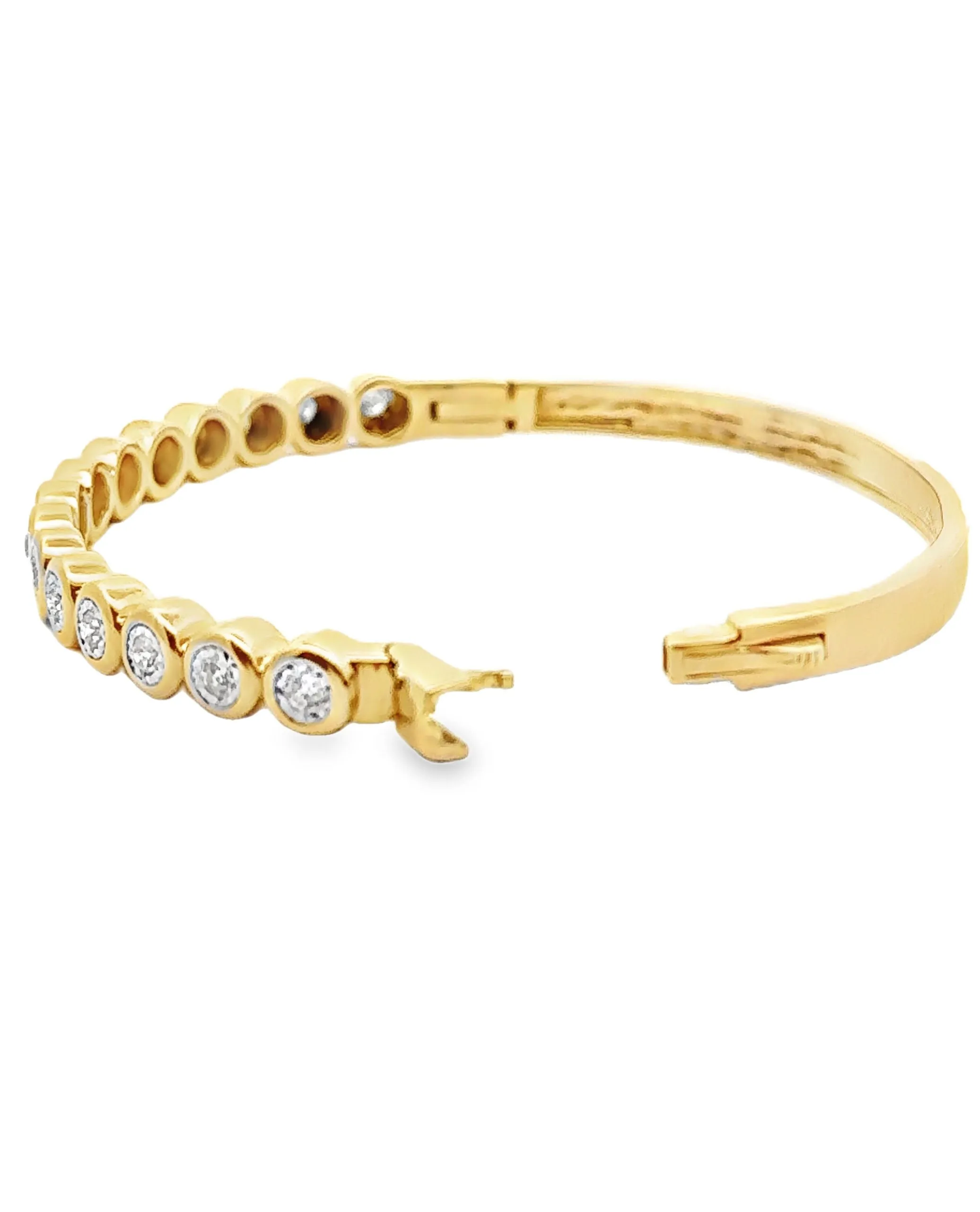 14K Yellow Gold Bangle Bracelet with Illusion Set Diamonds