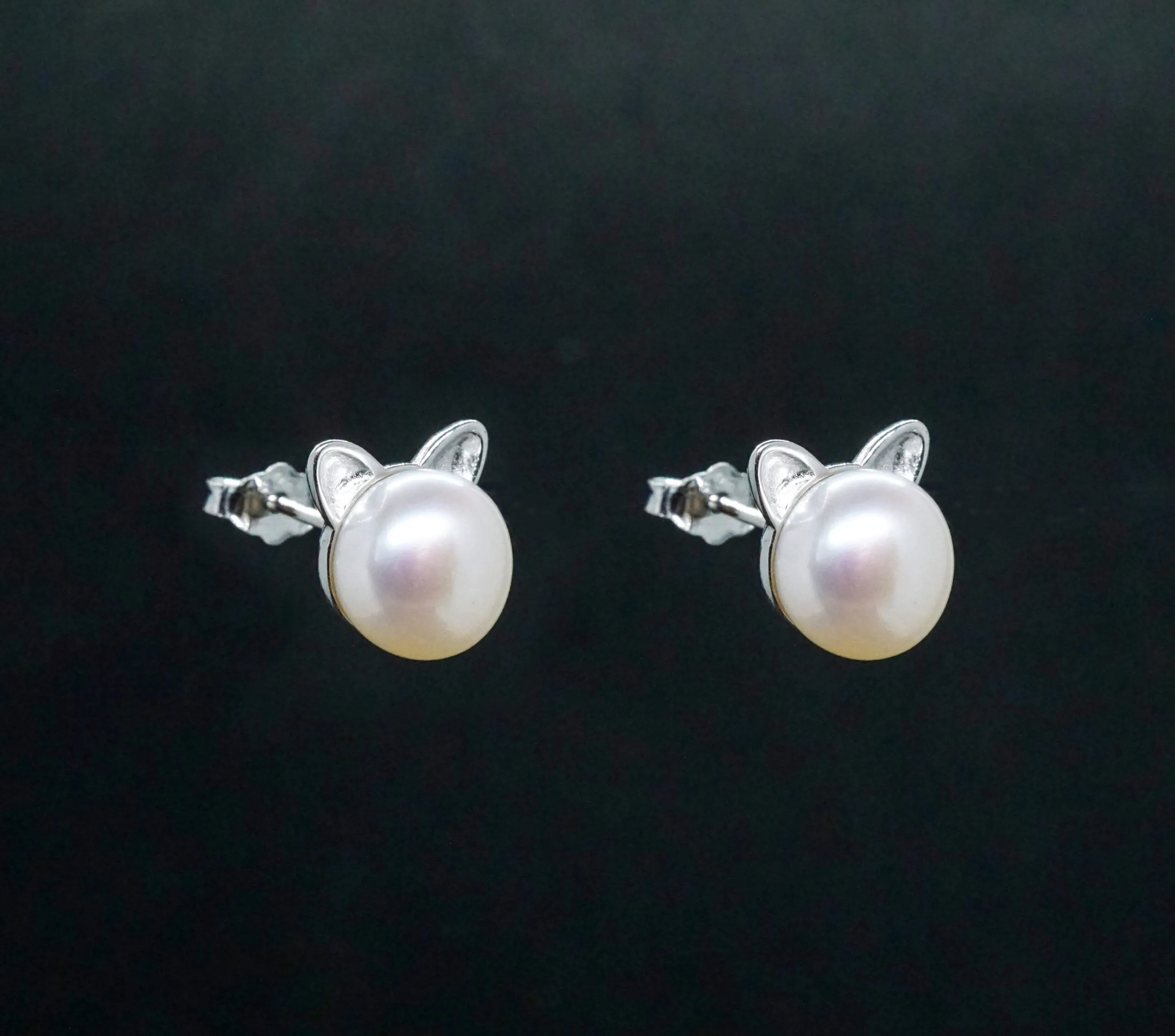 Abigail X - Minimalist Tiny Cat Pearl Stud Earrings