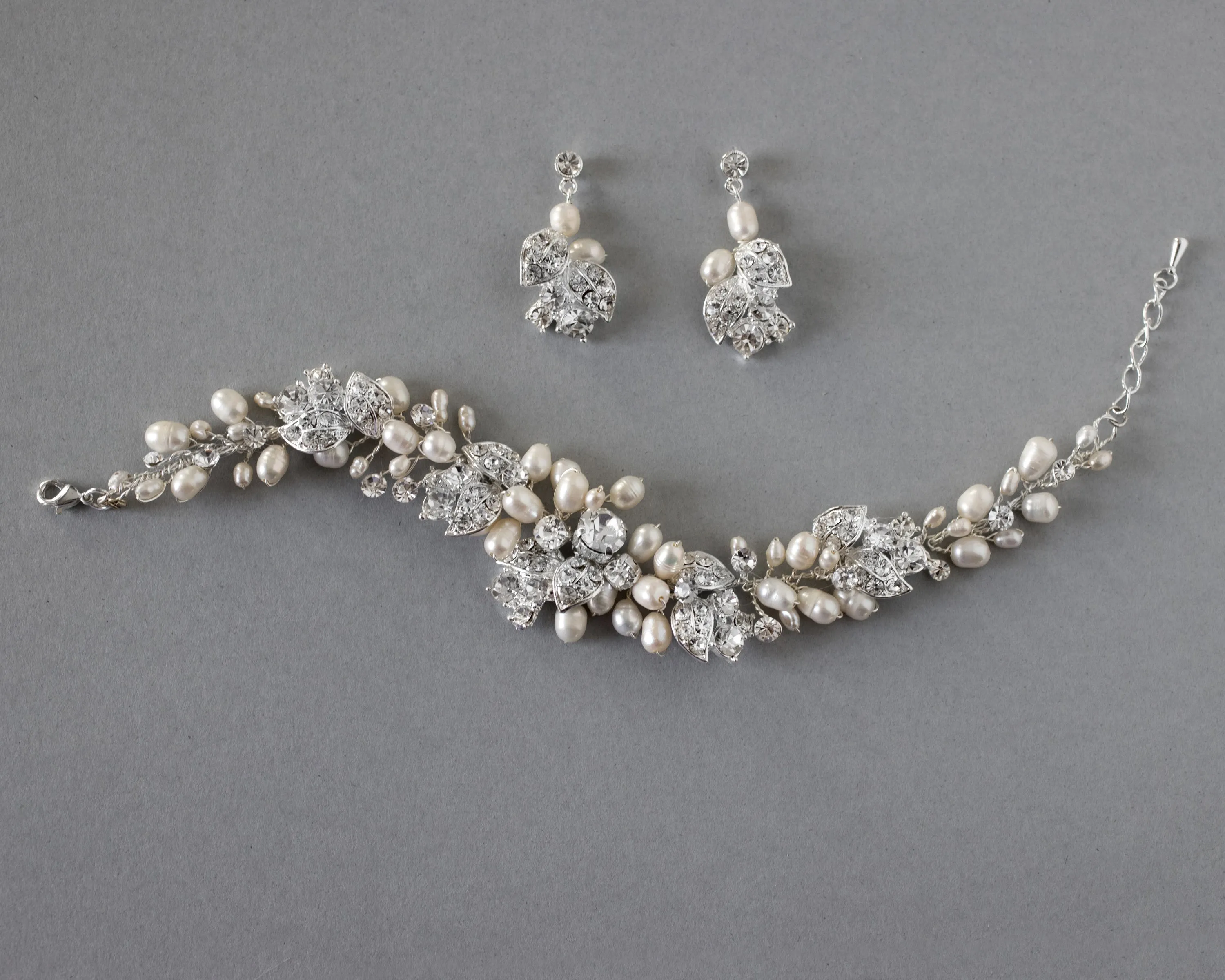 Freshwater Pearl and Crystal Bracelet and Earrings