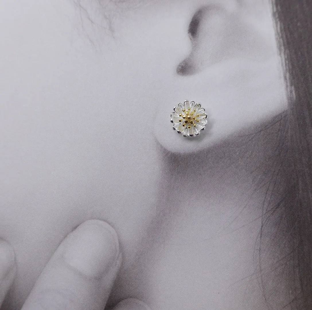 Silver Daisy Flower Stud Earrings with Pearl Ear Nut