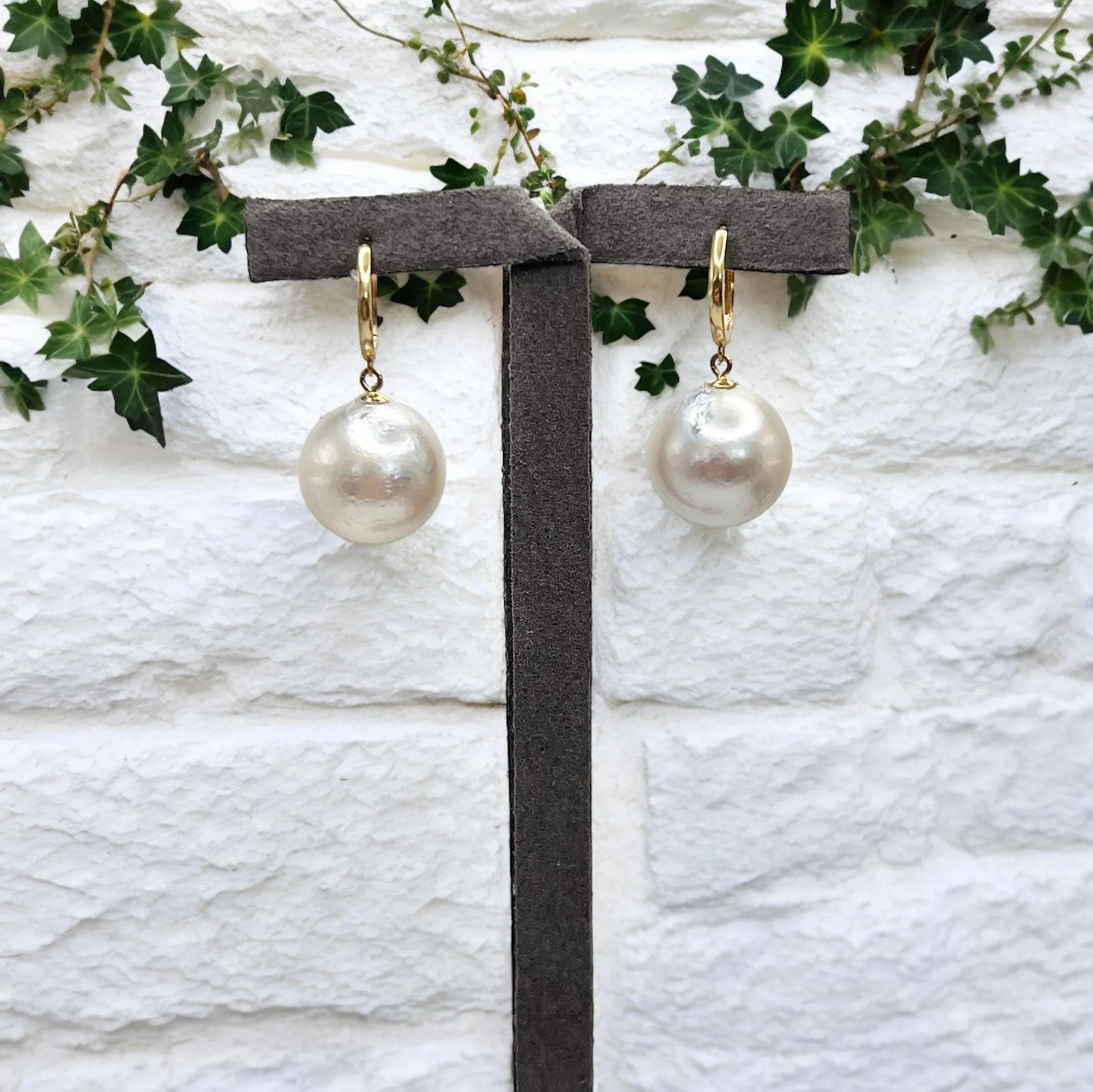 SOUTH SEA PEARL DANGLING EARRINGS