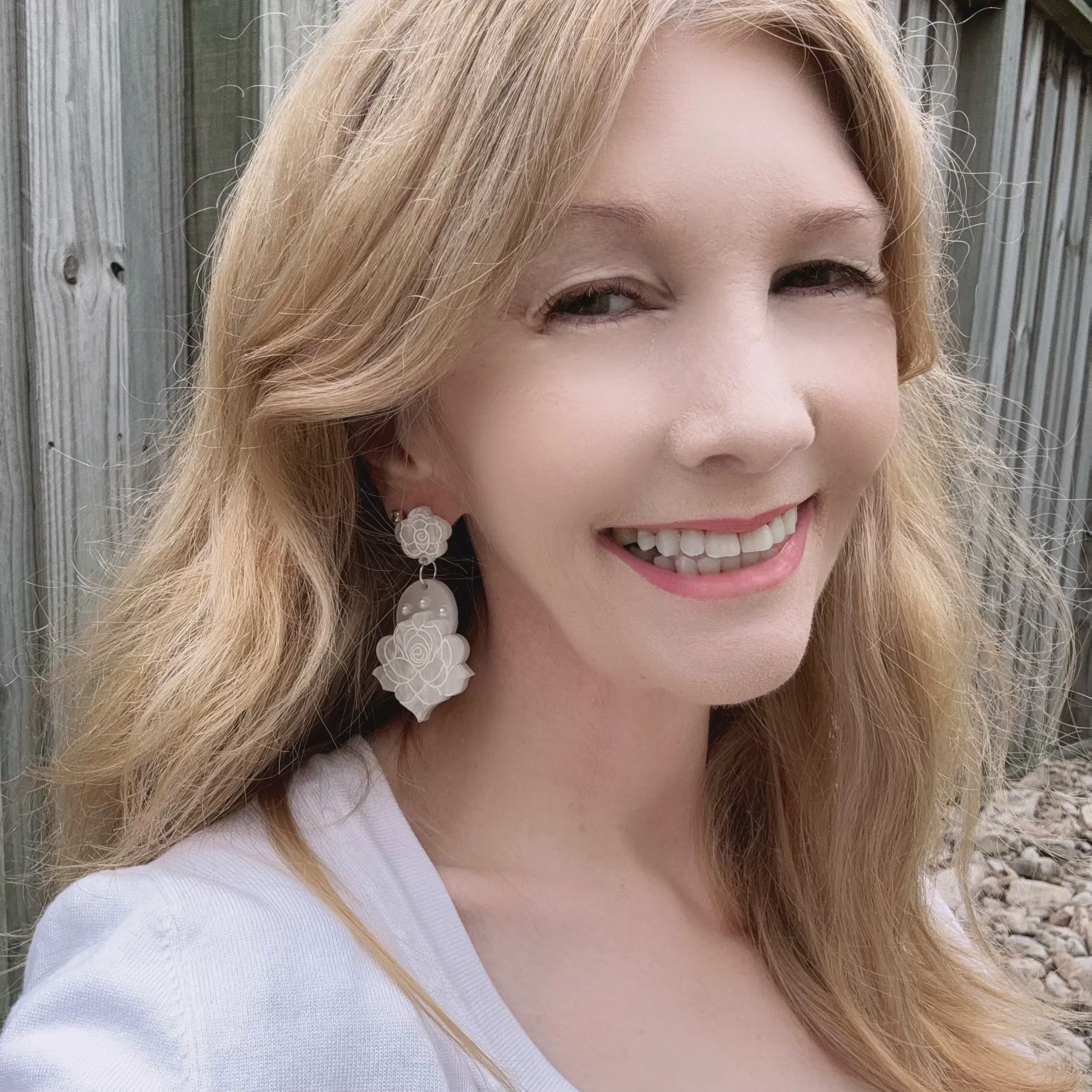 White rose - Dangle earrings